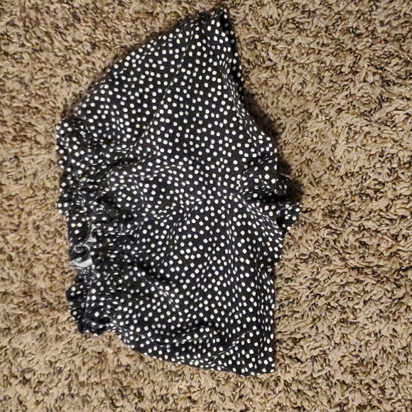 Black and white shorts - Picture 1 of 2